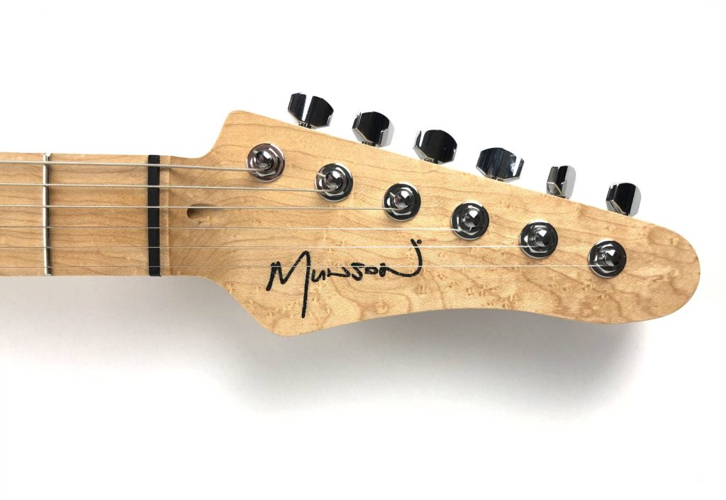 Munson Avenger headstock