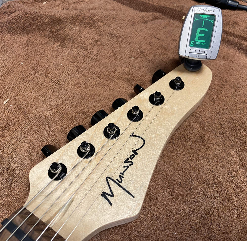 Tuning a guitar with an electronic tuner
